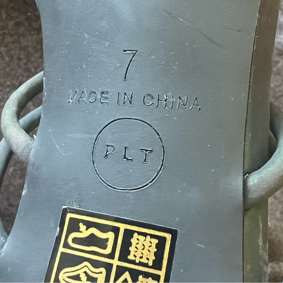 ⭐️ Offer B2G2! BUY 2 GET 2 FREE! 
Pretty Little Thing Black Iridescent Heels - Picture 12 of 12